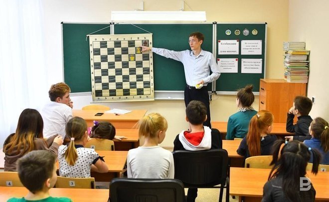 How children in orphanages of Tatarstan taught to play chess
