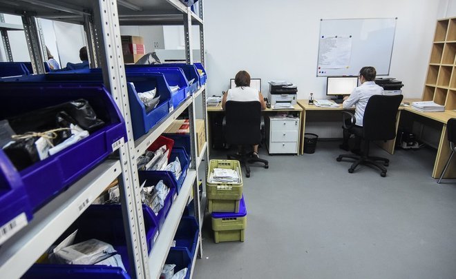 Monopoly on delivery market: Russian Post to charge duties on online purchases remotely
