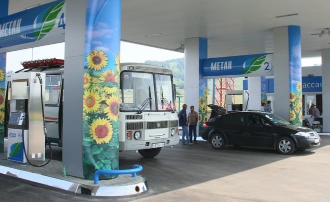 Car not a luxury? A rise in price of gasoline restrained in Russia, but gas prices inflated
