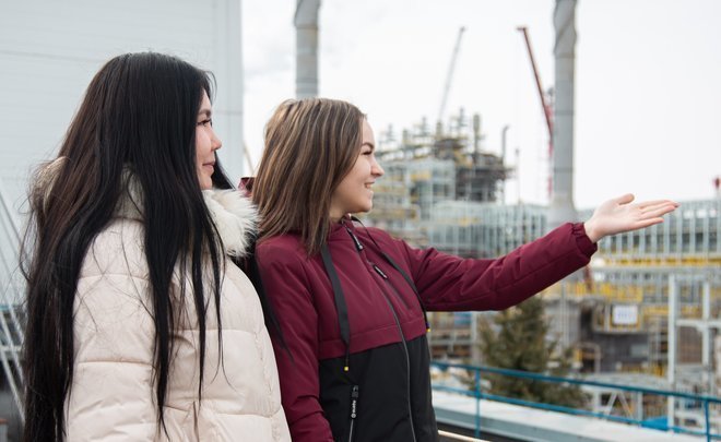 Students learn production subtleties of Nizhnekamskneftekhim's future olefin complex