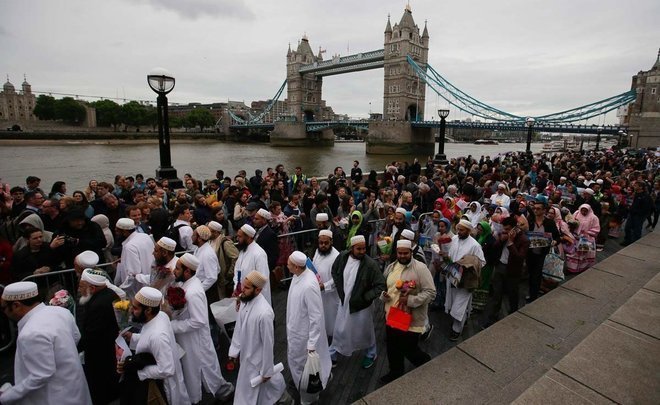 Crescent moon over Foggy Albion: how did Islam get to the UK?