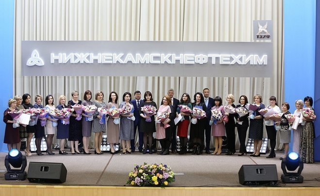 Ayrat Safin to Nizhnekamskneftekhim's women: “Our team would not exist without you”