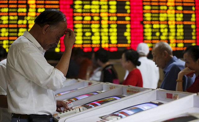 World Chinese rush: plunge in stock markets, rising dollar and dropping ruble