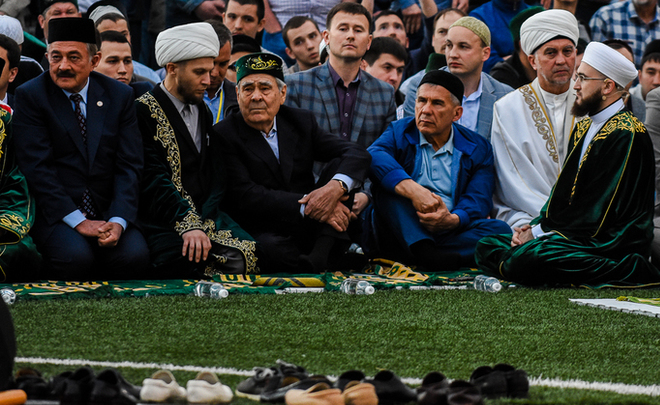 Kazan iftar 2017: ''VIPs'' in the first row, tonnes of pilaf and namaz on running track