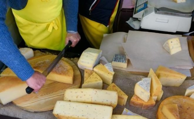 Tour operators following ban on parmesan imports: “Might they eat their low-quality products themselves”