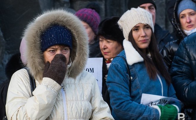 Budget grows, public debt reduces, but Russians don't feel better