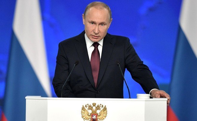 Putin's messages: benefits for large families, a million to teachers and 'satellites oinking along'