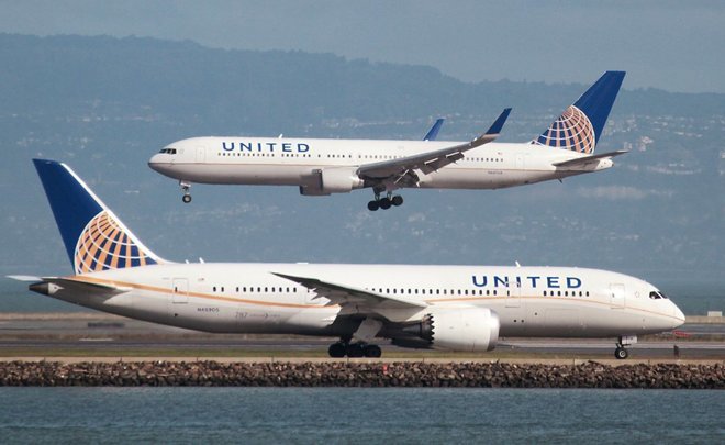Top 5 air scandals: draging off United Airlines, dangerous cello and too long volleyball player legs