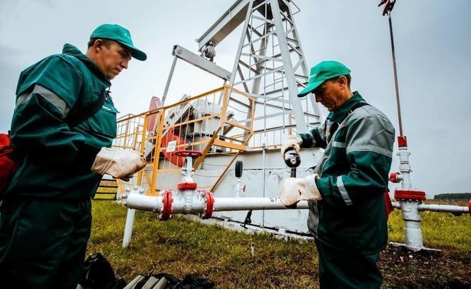Moscow to give a third of oil taxes to donor regions?