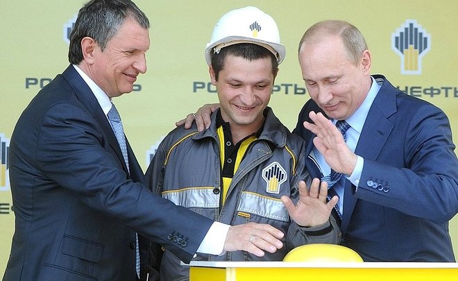 Being saved by the state in 2014, now Rosneft returns the favour