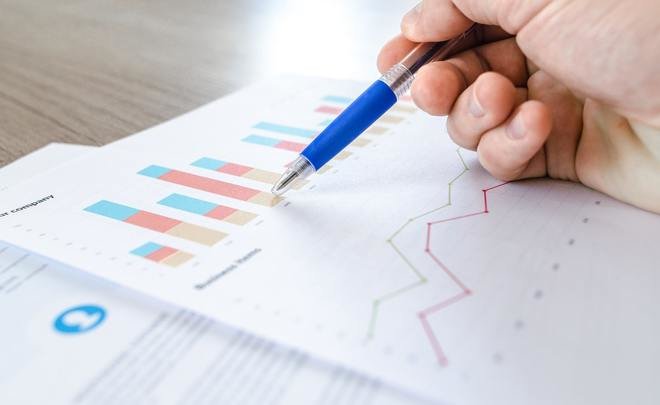 Economy growing but real incomes continue to fall