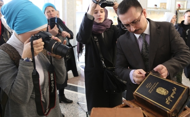 Tatars in Japan: Koran in hieroglyphs, airport management and role in Godzilla