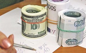 Weaker ruble: whose hands it plays into and what it will bring Russian economy to