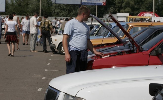 Deferred demand and ruble collapse cause a boom in used car market in Tatarstan