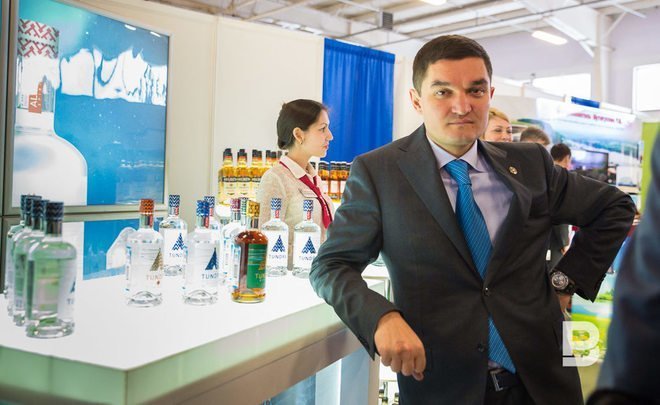 Minnakhmetov to pour 'Russian Vodka': Tatspirtprom requests patent to export 'Russkaya Valyuta'