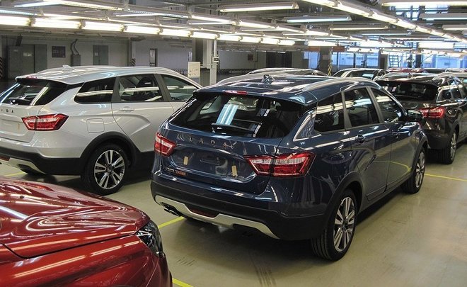 Russians in hurry to buy new cars despite price hike