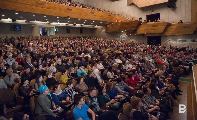 Teachers to be taught to love theatre by… points