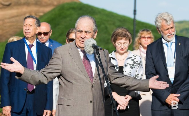 Mintimer Shaimiev at archaeological wood museum opening: ''I don't know what about you, but I like it''