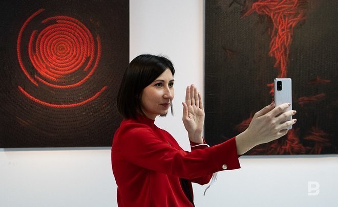'Rope' world of Ahmet Yesil: fetters or binding threads