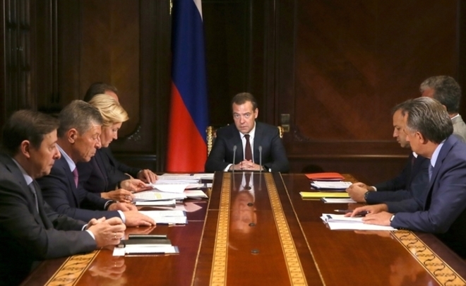 Dmitry Medvedev to divest regions of free money?