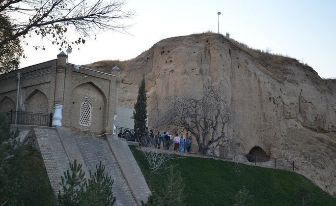 Historical capital of Uzbekistan: warlike past and business present time of Samarkand