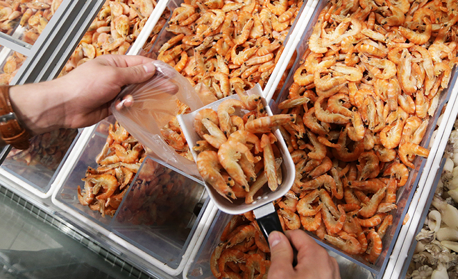 Rospotrebnadzor finds in Kazan nuts from the US, shrimps from Canada, and the customs – smuggled fur coats