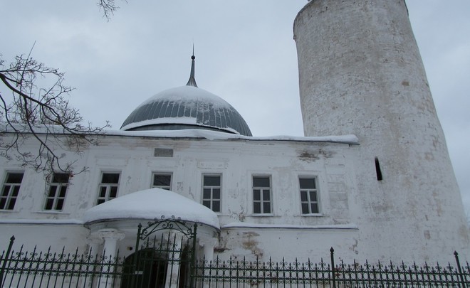 Kasimov Khan’s Mosque: how religious people and museum workers cohabit in Muslim cathedral