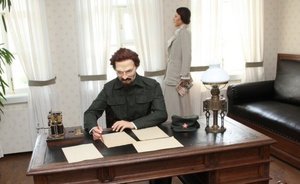 Rustam Iskhakov dressed Trotsky and Larisa Reisner