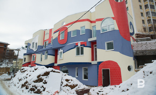 The synthesis of Gaudí and Hundertwasser grows in Kazan