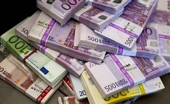 Dollar and euro update highs: will we see 100 rubles for the euro?