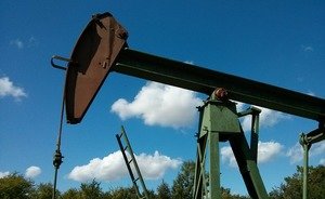 Russia likely to join new oil output cuts despite market uncertainty