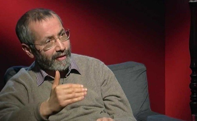 Leonid Radzikhovsky: ''Putin adores when he is adored. Therefore, he loves and cherishes his rating''
