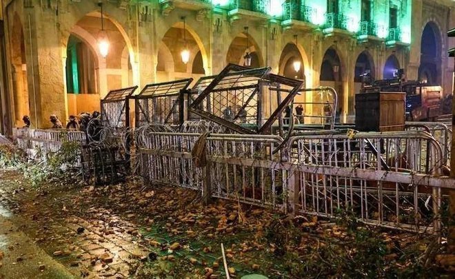 Steep dive of Lebanon: riots and new “salvation government”