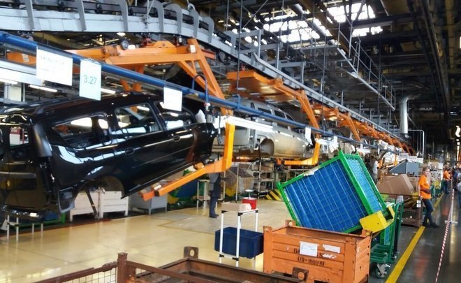 Why do Renault and Rostec need complete control over AvtoVAZ?