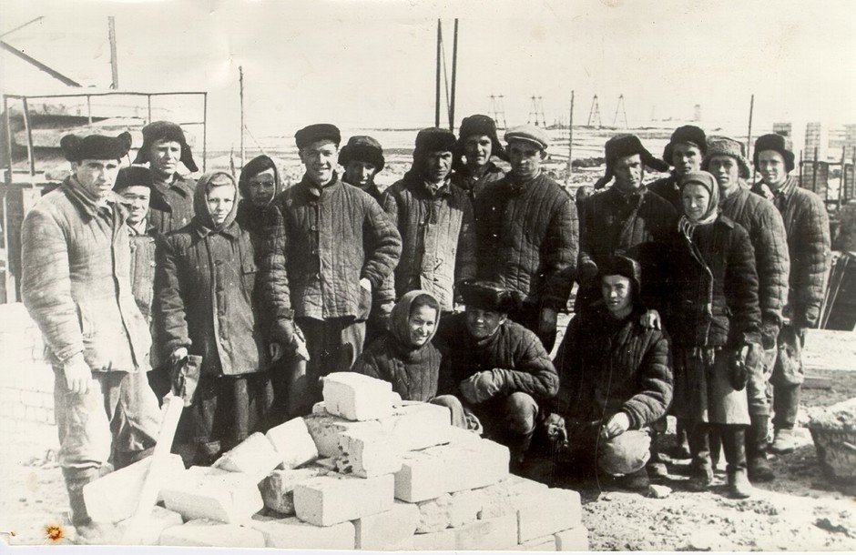 Kazan Chemical Factory constructors — A. Maukayev's youth komsomol brigade