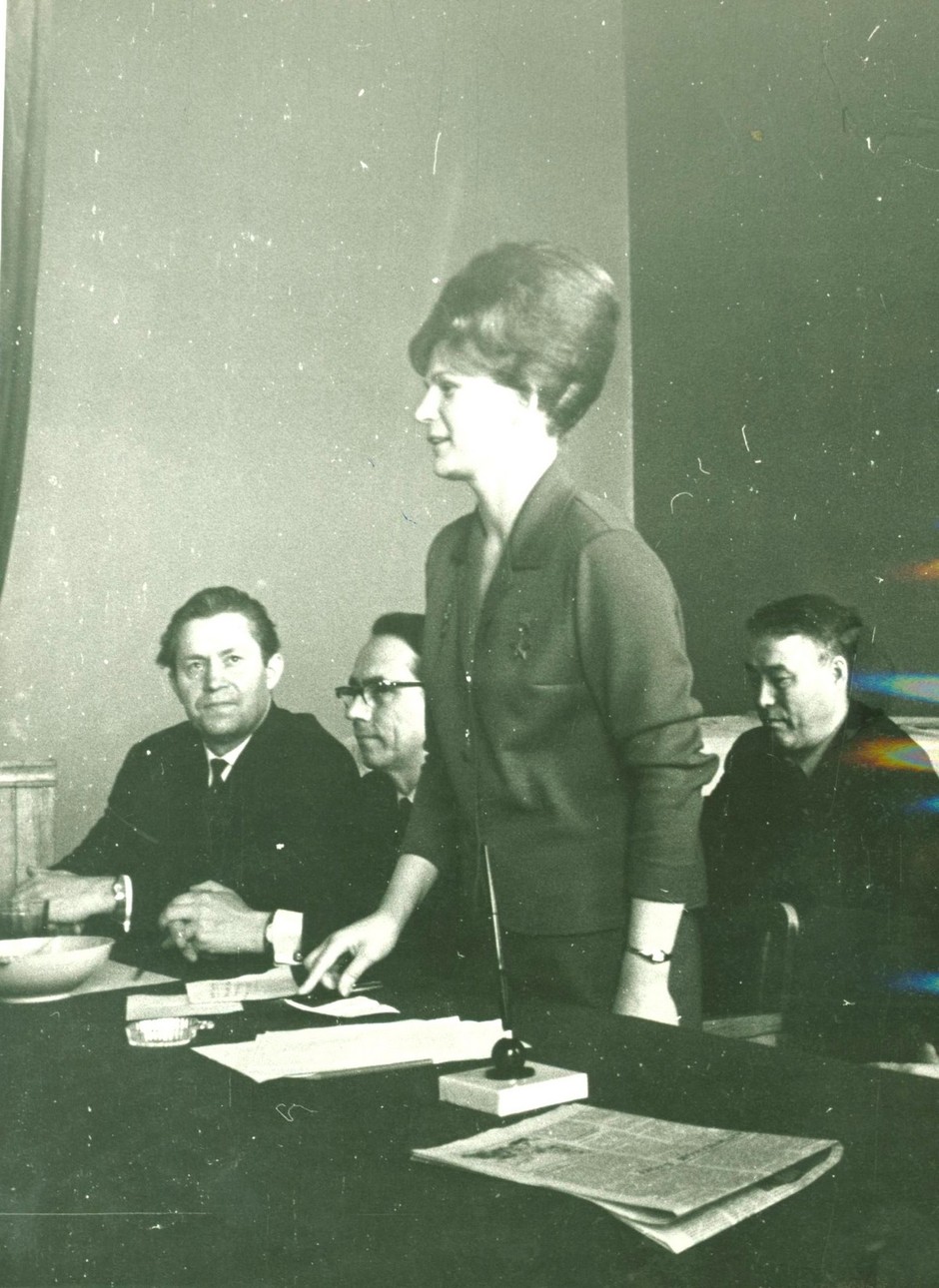 Pilot-cosmonaut V. V. Tereshkova at a meeting with journalists. 2nd from left: chairman of the board of the Union of Journalists of TASSR Sh. Khammatov, 1st from right – editor-in-chief of the magazine Kazan Utlary Z. Nuri, Kazan. March, 1966