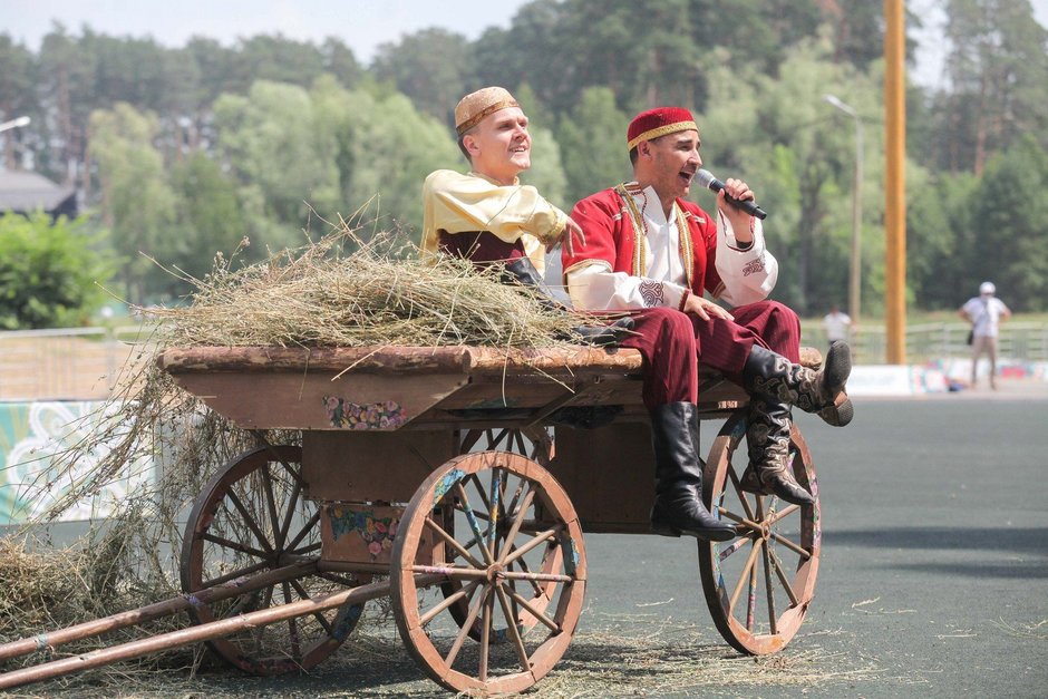 Когда сабантуй в 2024 в татарстане. Муж и жена едут на телеге в Сабантуй. Сабан 1 какого года.