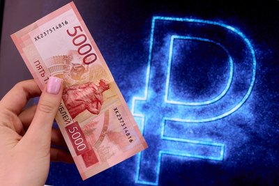 Only 16 regions in Russia have average salaries exceeding 100 thousand rubles