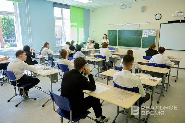 Opinions split: the State Duma proposes to expel underage migrants who do not attend school
